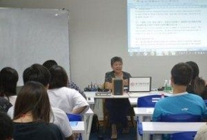 如何高效率的自學(xué)同聲傳譯